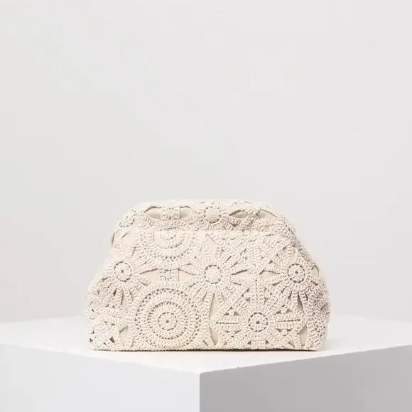 Cream textured clutch bag - Picture 2 of 7